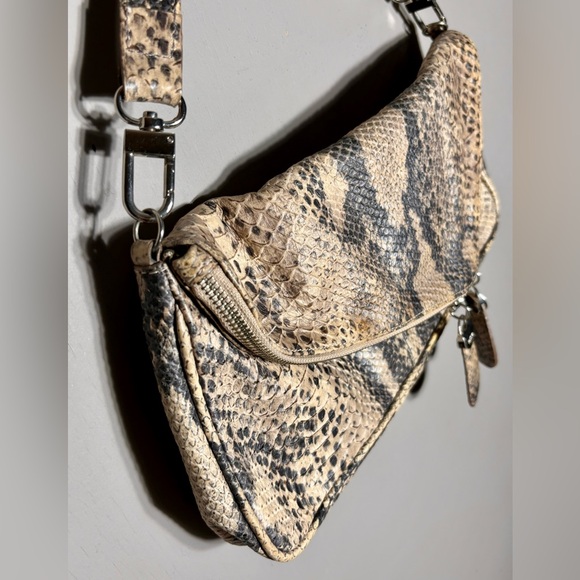 ❣️PRÜNE❣️ Flap Over Hand Bag - Picture 10 of 15